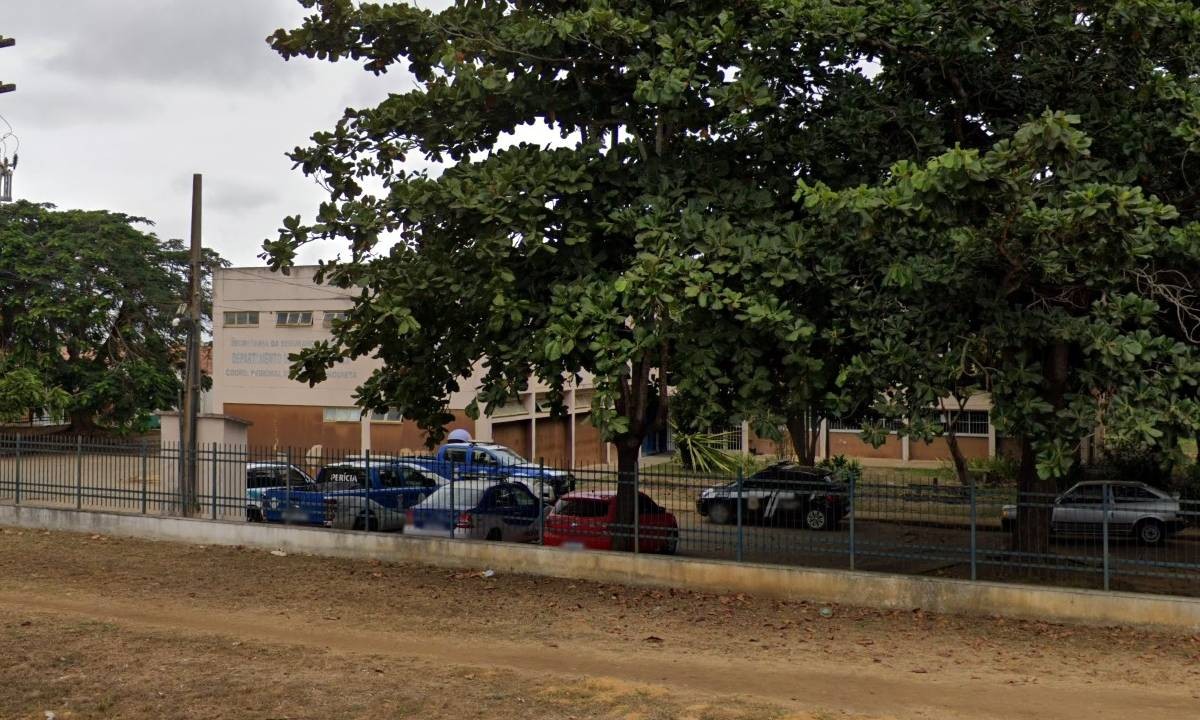 Homem morre após ser atropelado por van em estrada na Bahia