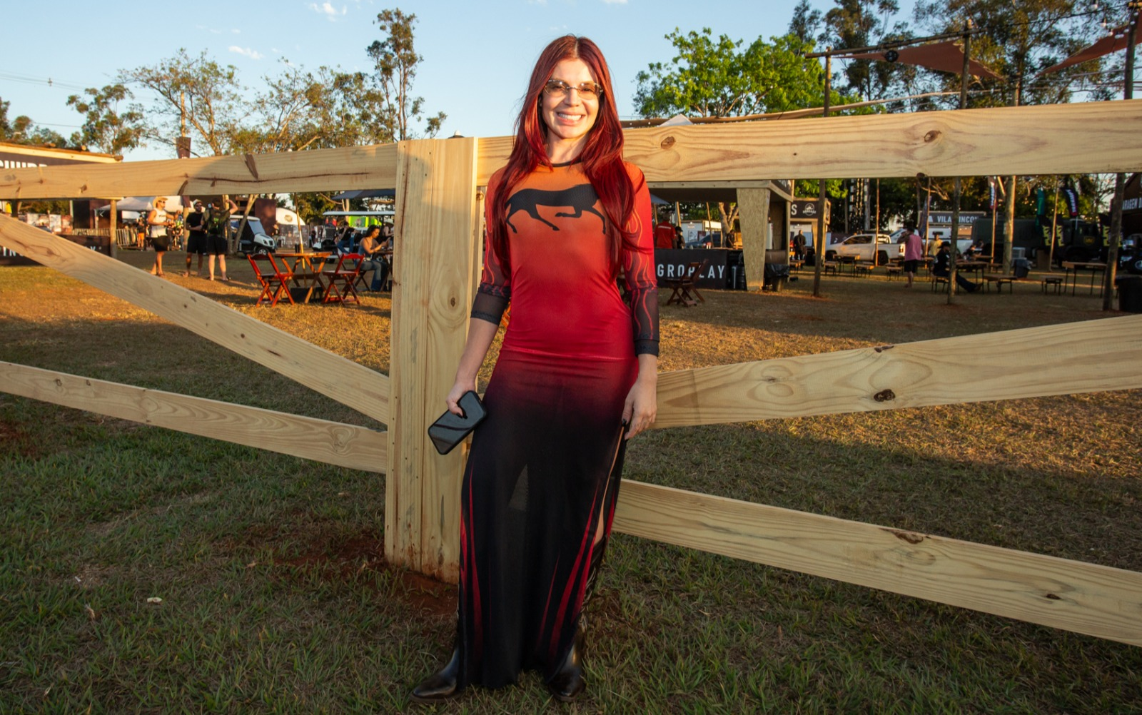 Gkay se hospeda no camping dos famosos em Barretos e promete entregar looks no Parque do Peão
