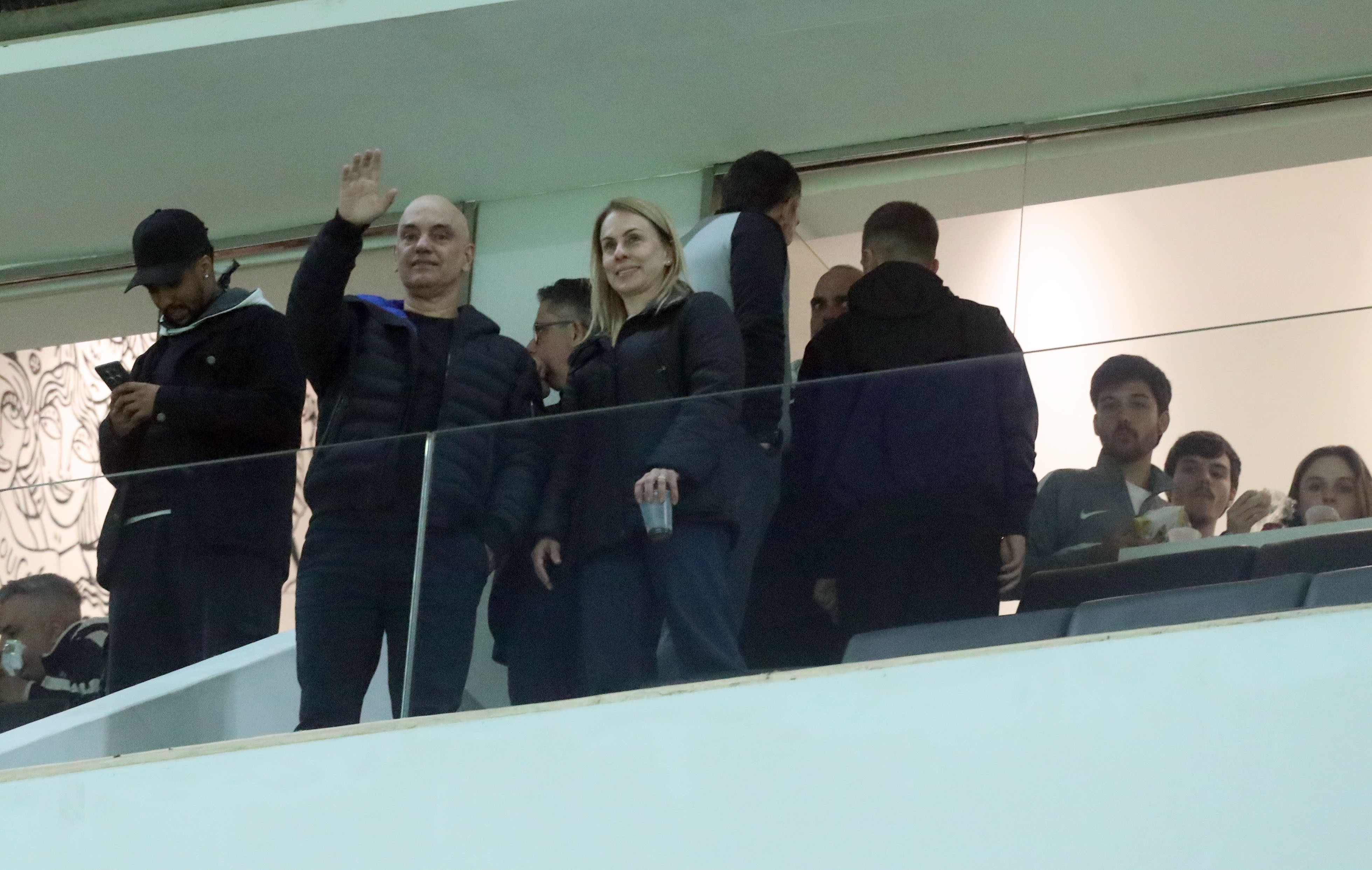 É #FAKE que Moraes e Barroso fugiram para Roma e que isso ocorreu por causa da lei Magnitsky