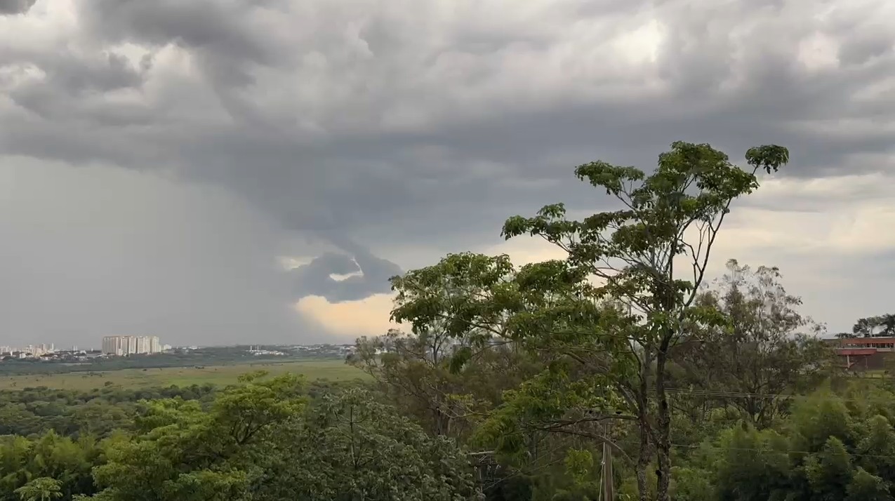 Inmet emite alerta para risco de chuvas intensas no Vale do Paraíba e região bragantina