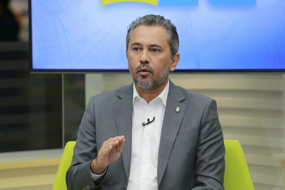 Governador do Ceará, Elmano de Freitas (PT), durante entrevista para o Bom Dia Ceará. — Foto: Fabiane de Paula/Sistema Verdes Mares