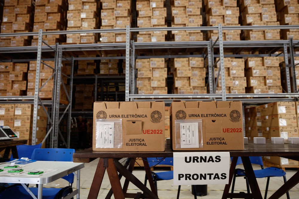 Votos de candidaturas alternativas migram para líderes da polarização em quatro das cinco regiões analisadas