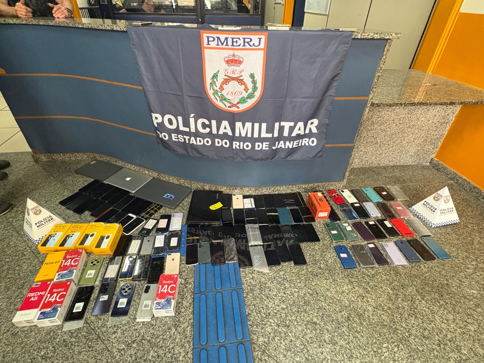 PM faz operação para apreender celulares roubados e recupera quase 300 aparelhos
