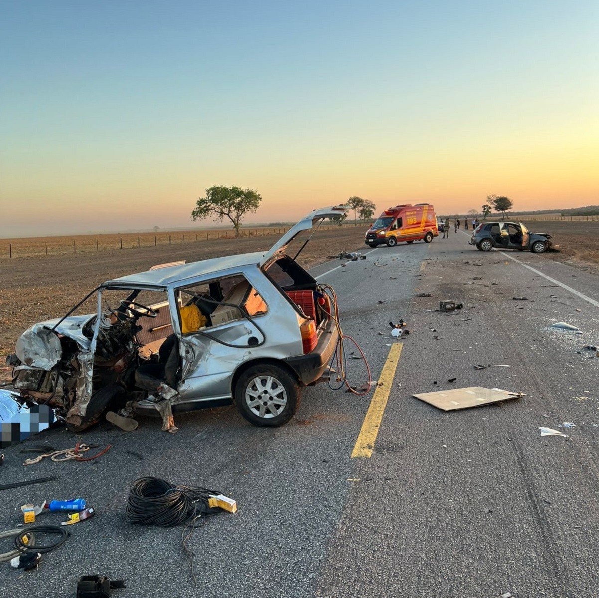 Homem morre e outras seis pessoas ficam feridas após batida entre carros na BR-242