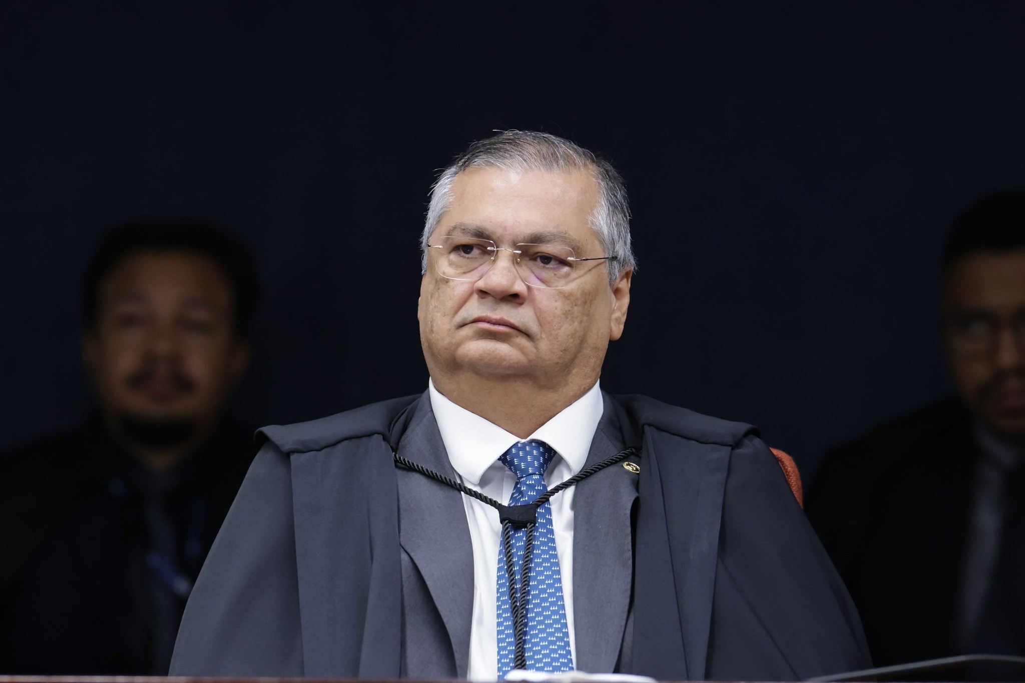 Flávio Bolsonaro pede ao STF que Dino seja afastado de casos envolvendo ele, Lula e eleições