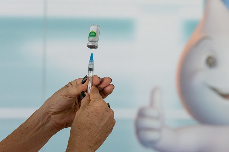 Número de crianças menores de 1 ano imunizadas com a vacina da pólio aumenta em 2023, aponta Unicef