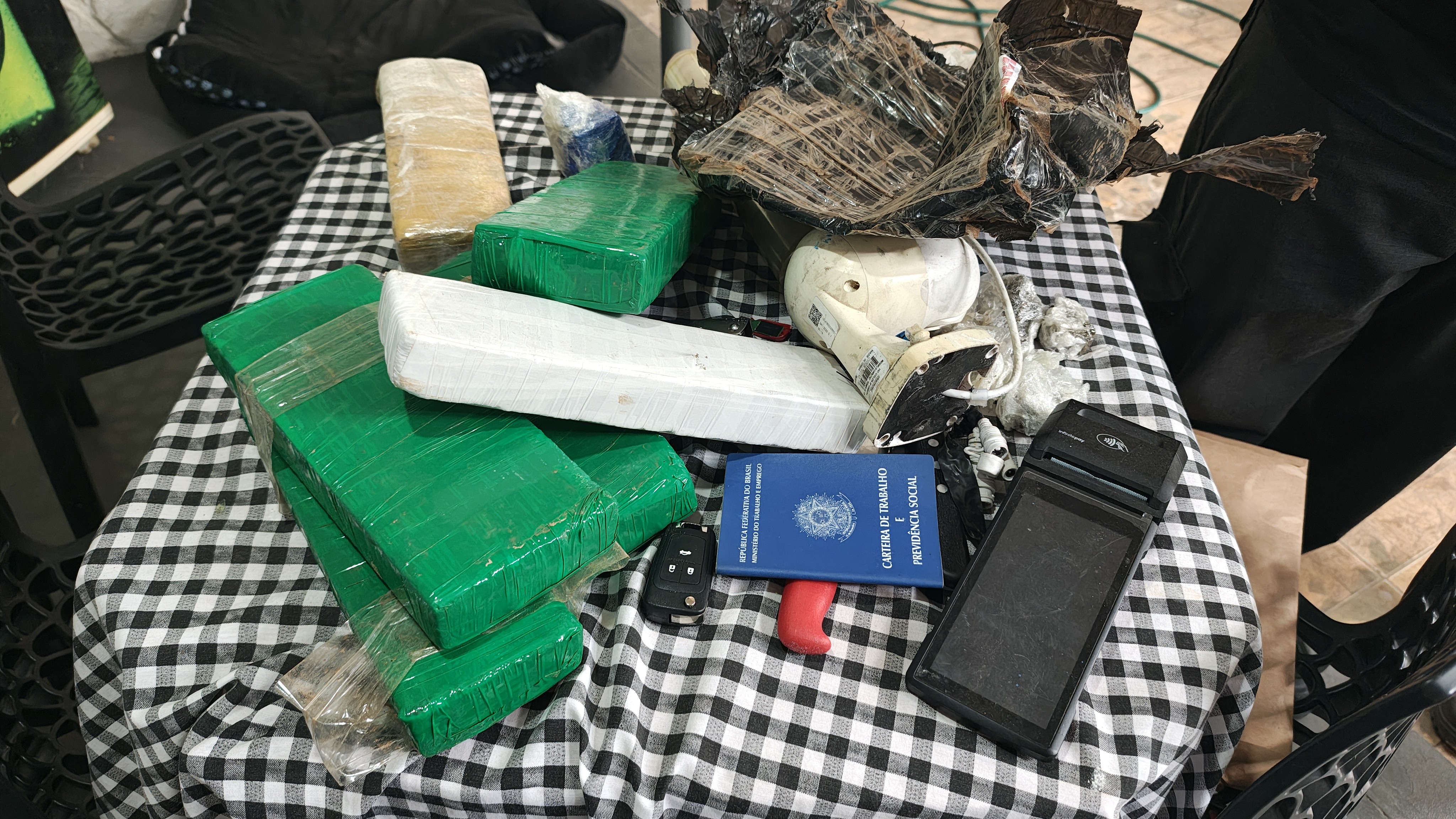 Polícia Civil prende nove e apreende drogas em operação contra facção em Governador Valadares