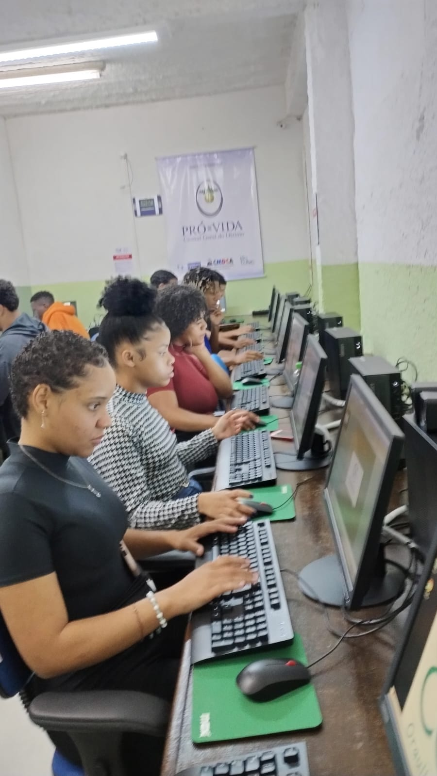 Projeto Juventude abre vagas para qualificação profissional em Petrópolis, no RJ