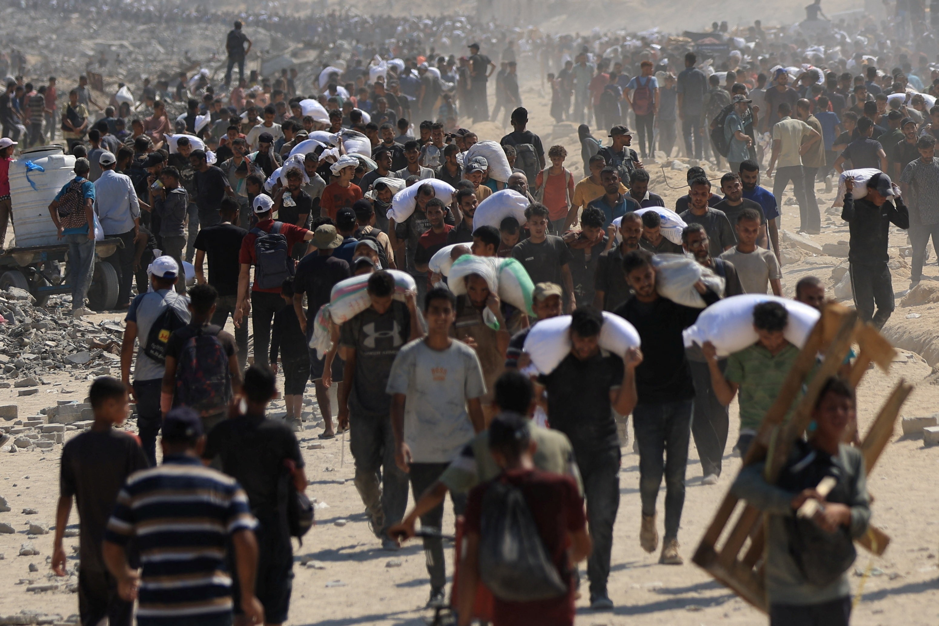 Israel divulga VÍDEO de lançamento aéreo de ajuda humanitária em Gaza e anuncia pausa em ofensiva