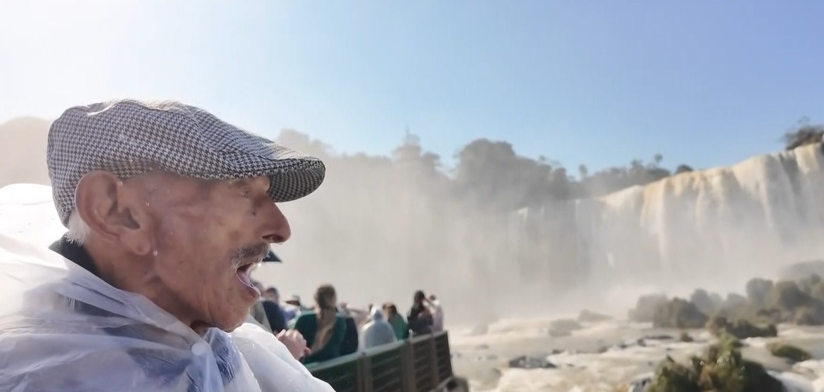 Aos 98 anos, idoso realiza sonho de conhecer as Cataratas do Iguaçu