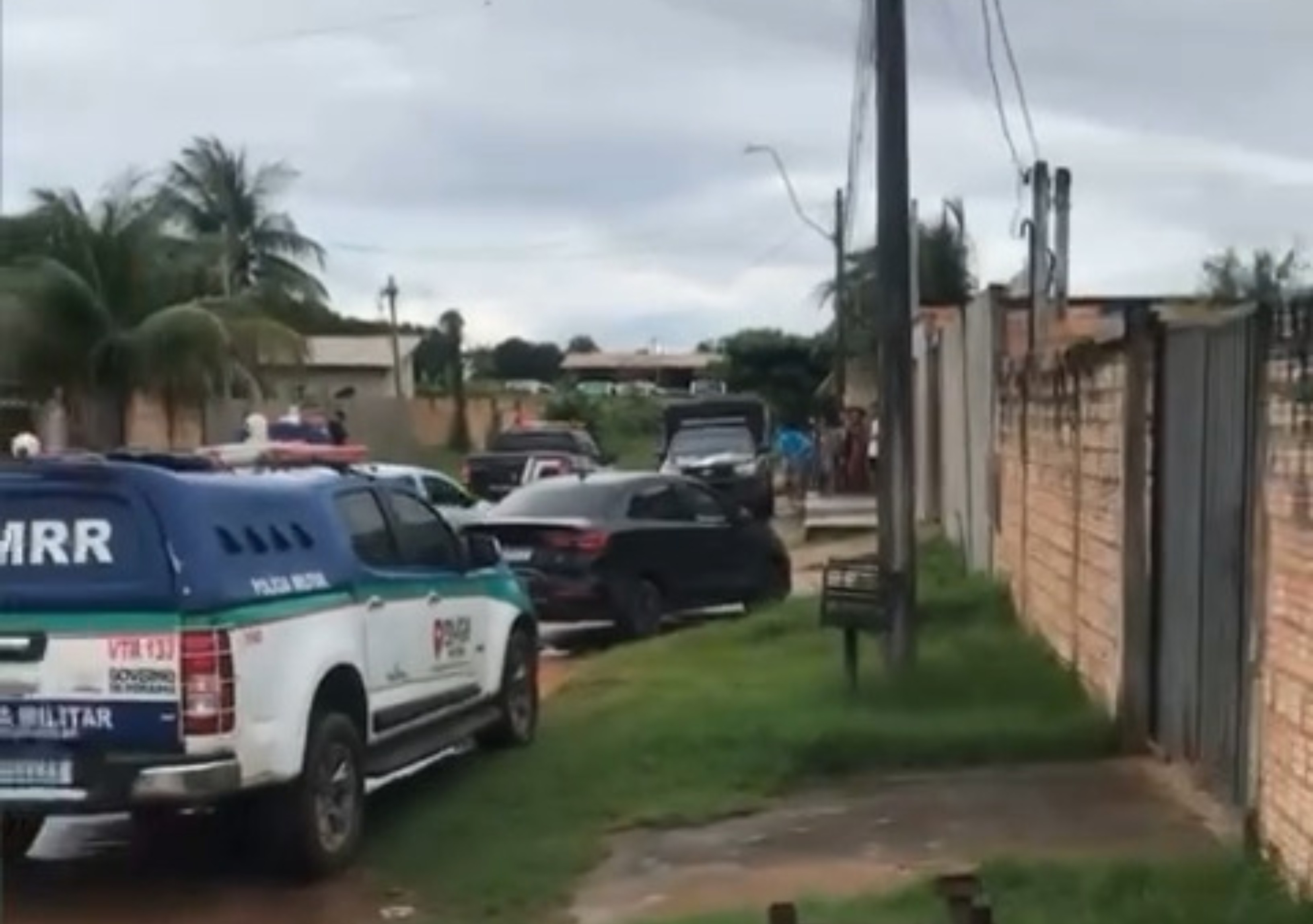 Menina de 4 anos é encontrada morta enrolada em pano sozinha dentro de casa em Boa Vista