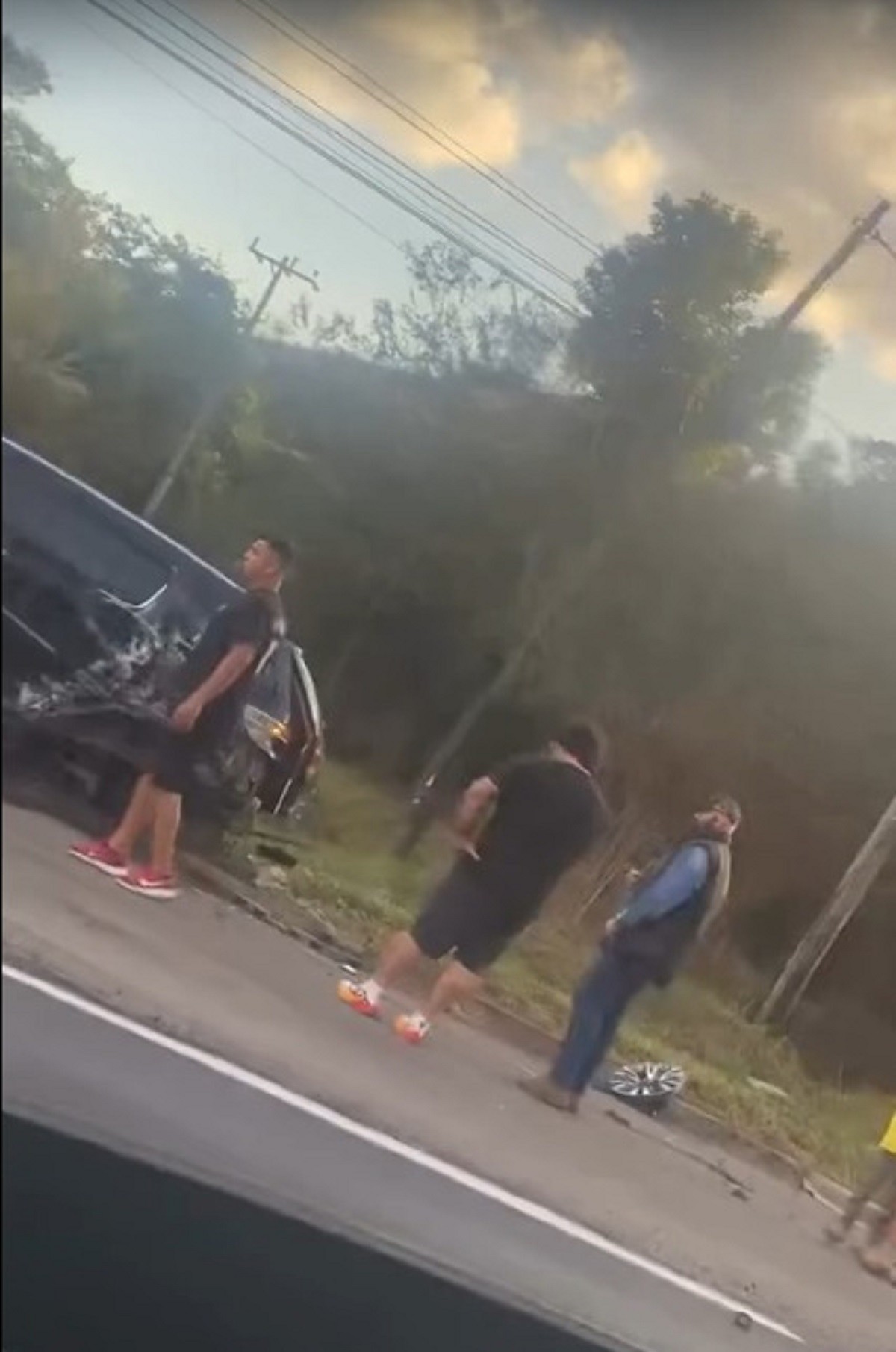 Fabiano, da dupla com César Menotti, capota carro na BR-040, em Juiz de Fora