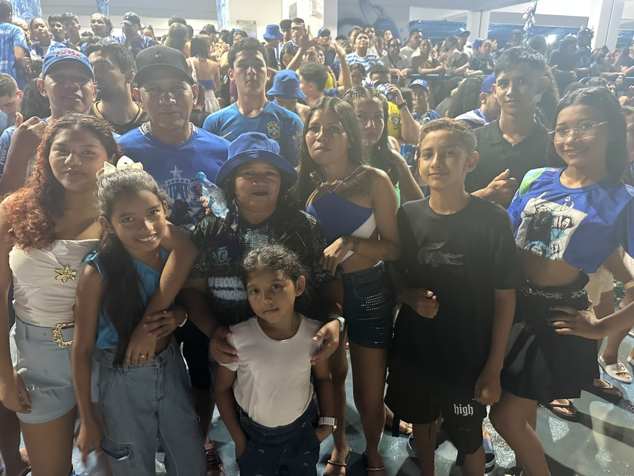 Torcedores do Boi Caprichoso vão às ruas celebrar o título de campeão do Festival de Parintins 2026