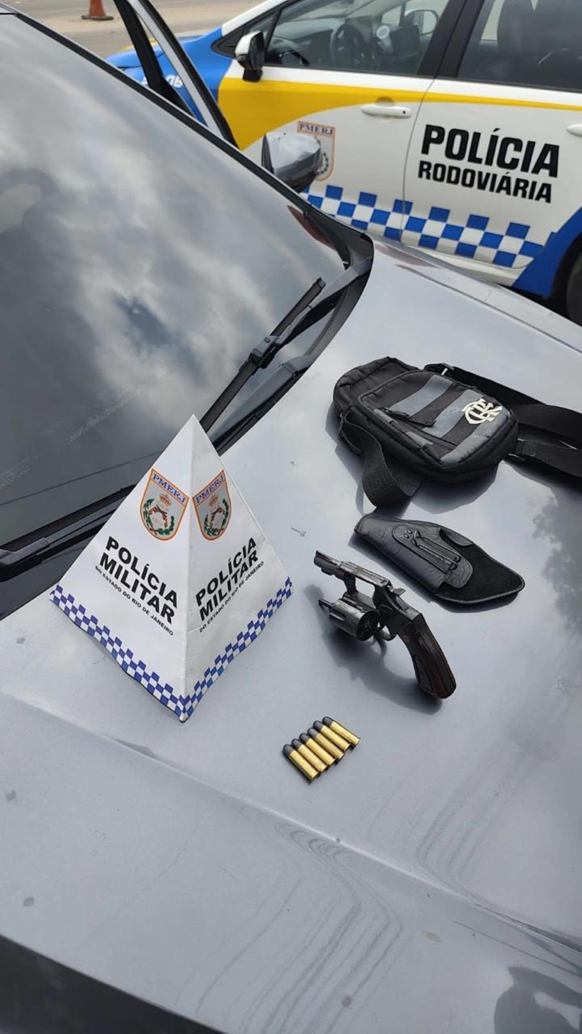 Homem é preso por porte ilegal de arma e munições em Paracambi