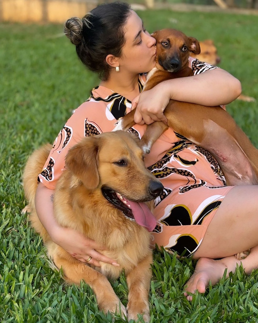Jessica Cardoso com o Barney e a Mel — Foto: Arquivo pessoal