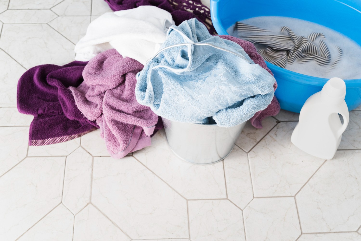 Pré-lavagem: a etapa que sua roupa precisa (mas você sempre pula)