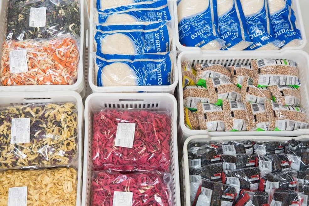 2 de 7
Foco da campanha Panela Solid&aacute;ria s&atilde;o alimentos essenciais n&atilde;o perec&iacute;veis secos &mdash; Foto: Sesc Mesa Brasil/Divulga&ccedil;&atilde;o