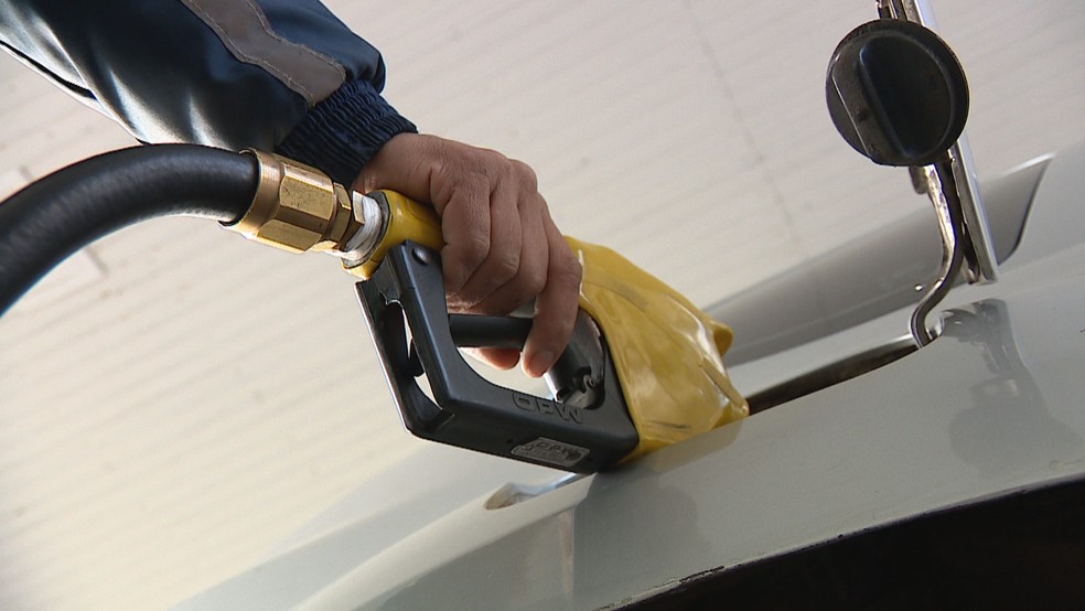 Preço do litro da gasolina passa dos R$ 9,50 em cidade isolada no