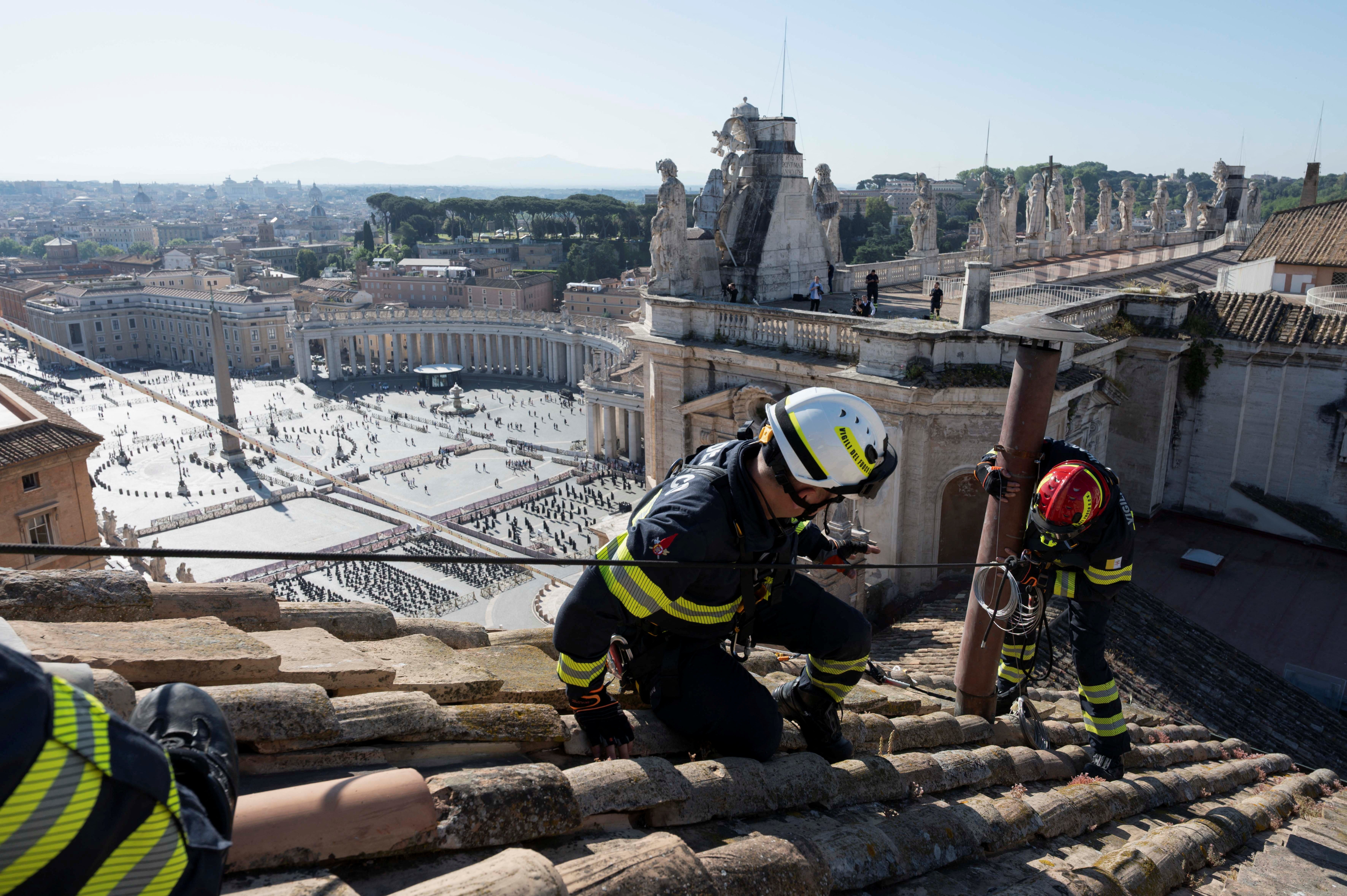Vaticano mostra preparação da Capela Sistina para o conclave; veja FOTOS e VÍDEO