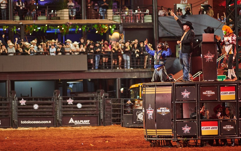João Paulo Velasco confirmou favoristismo e é campeão nacional da PBR Brasil — Foto: Érico Andrade/g1