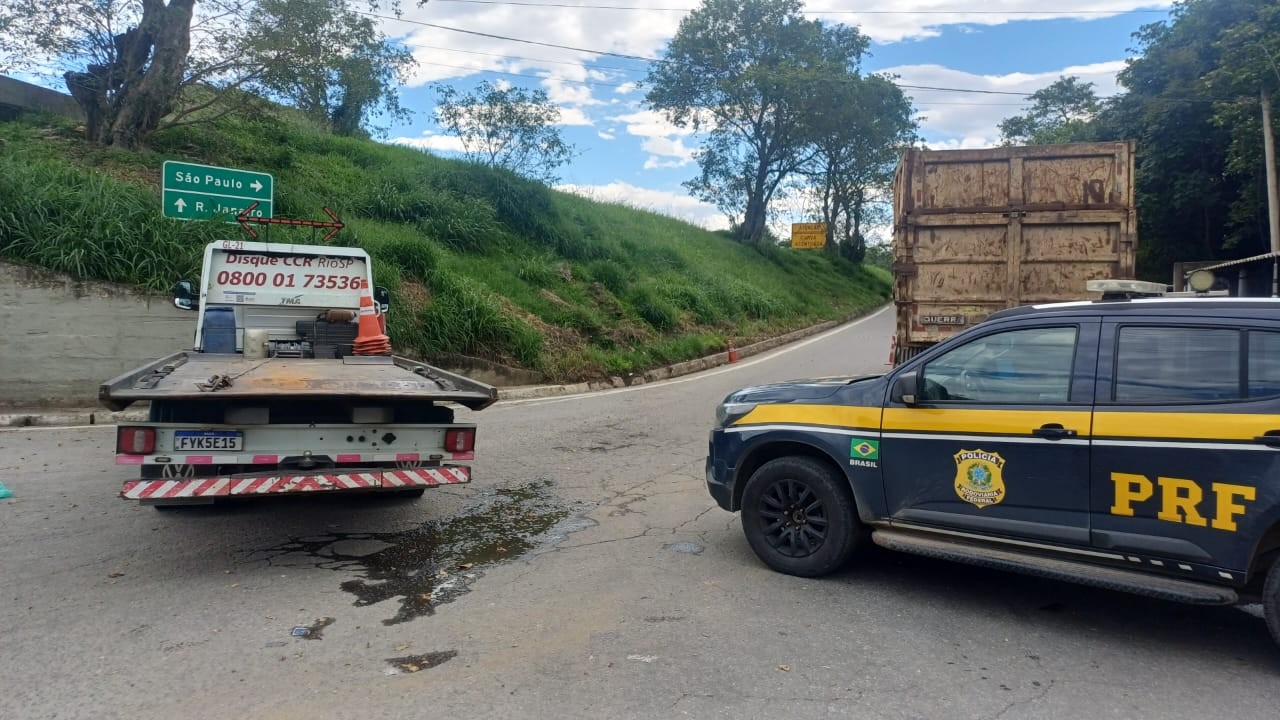 Ciclista morre após acidente com carreta em Barra Mansa