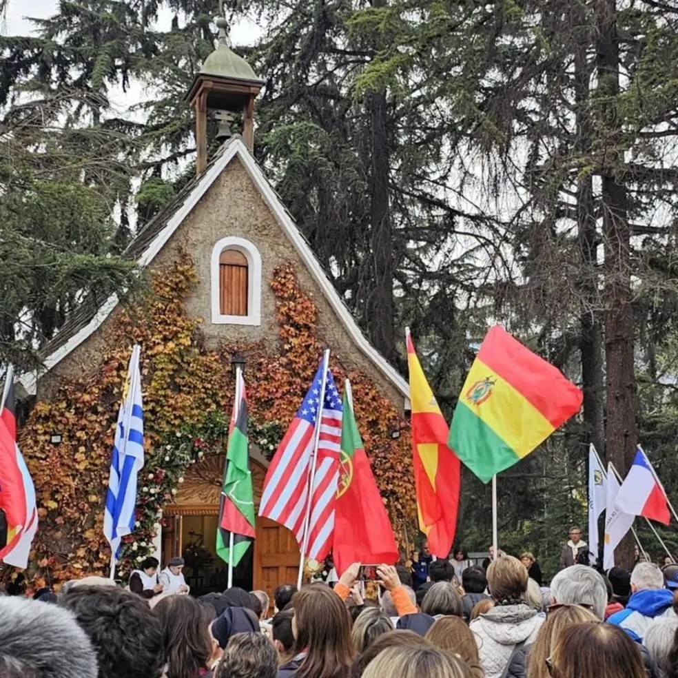 Nas regiões onde Schoenstatt está presente, seus integrantes constroem réplicas da capela restaurada por seu fundador e onde o movimento nasceu, na Alemanha, em 1914 — Foto: Cortesia Schoenstatt América via BBC
