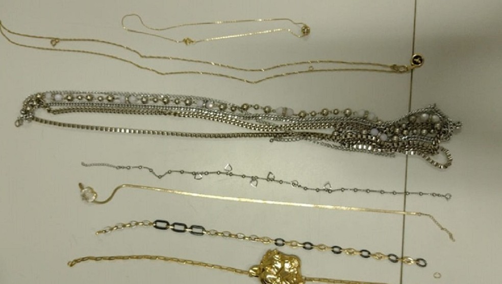 Bijuterias localizadas pela Polícia Civil, nesta quarta-feira (25), em Presidente Prudente (SP) — Foto: Polícia Civil