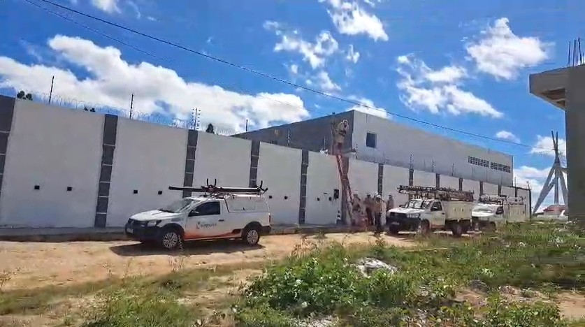 Cinco pessoas são presas pela suspeita de desviar energia com ligações irregulares, no Sertão da Paraíba