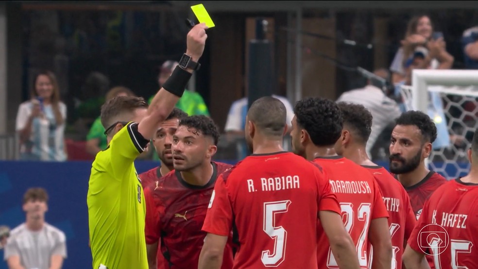 Após eliminação na Copa, Egito formaliza queixa contra arbitragem francesa e pede investigação — Foto: Bom Dia Brasil
