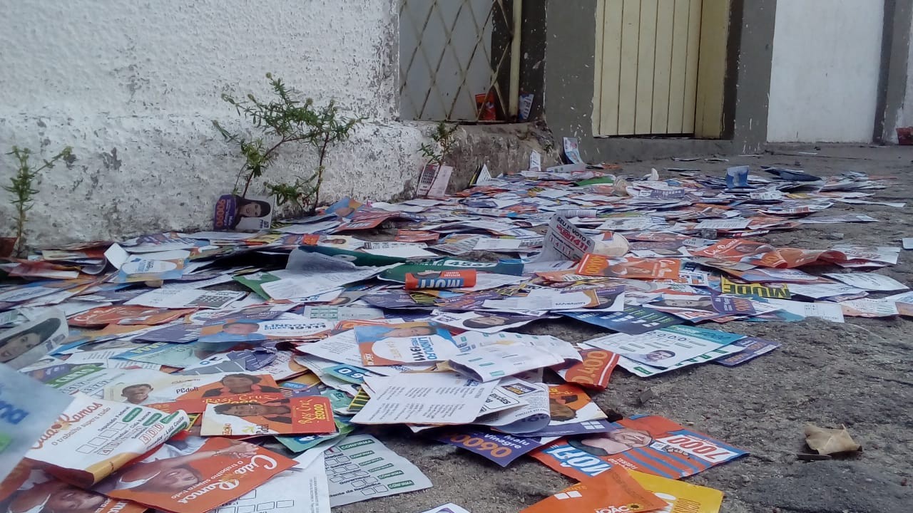MP Eleitoral entra na Justiça contra 10 candidatos por derramamento de santinhos em oito cidades na PB