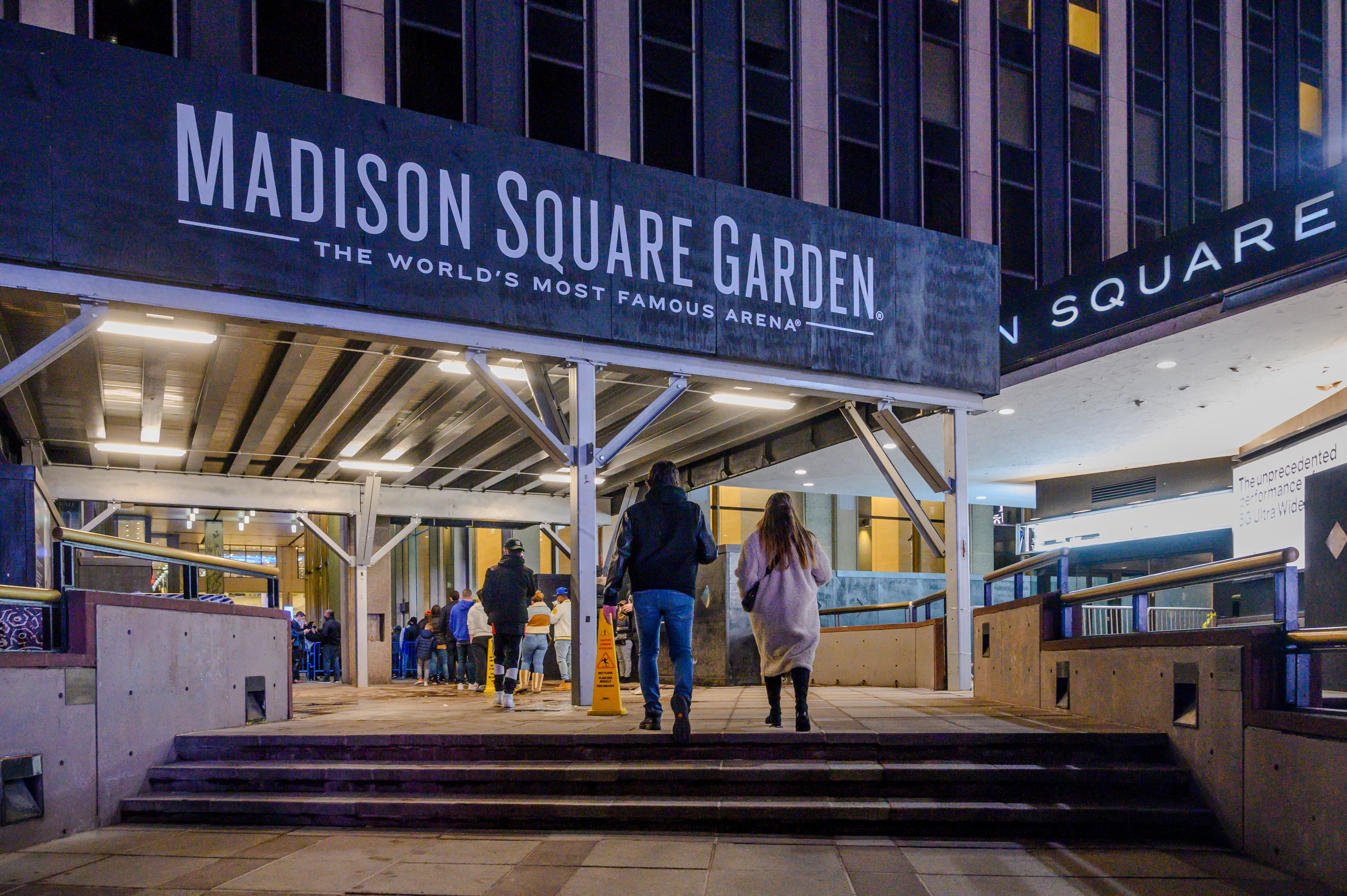 Homem morre após cair da arquibancada em show da banda Goose no Madison Square Garden