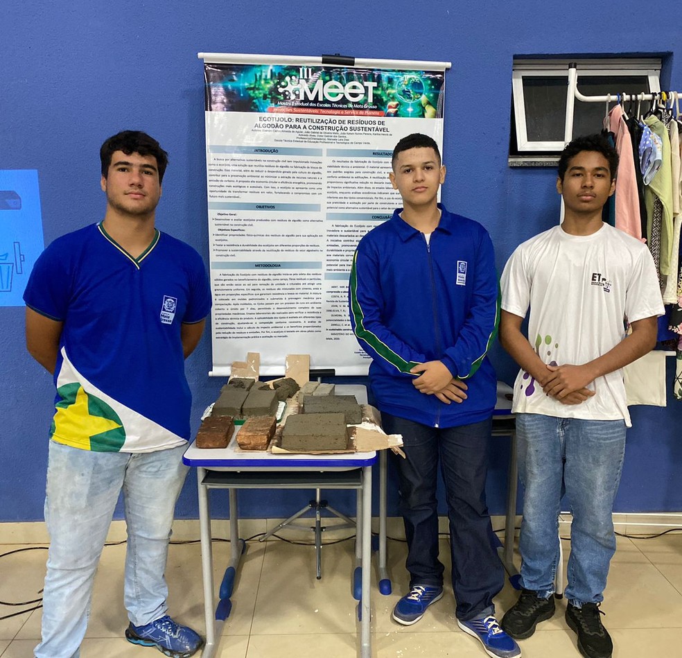 Alunos EcoTijolo — Foto: Manoela Dias