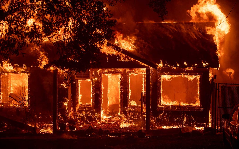 Incêndio na Califórnia força 40 mil a deixar suas casas | Mundo | G1