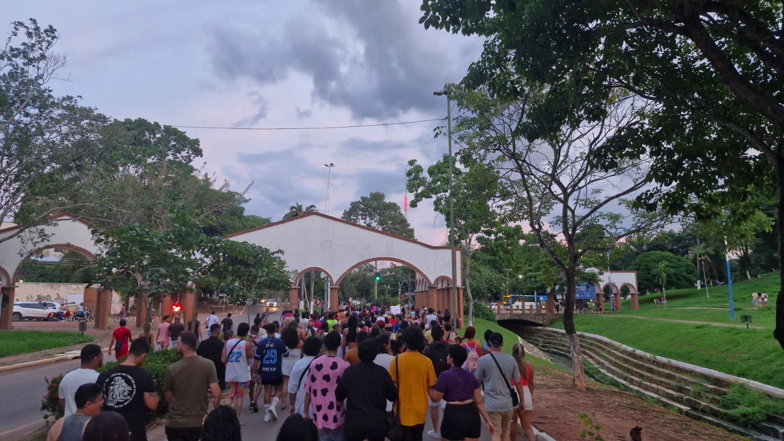 Cerca de 7 mil pessoas compareceram à Parada LGBT+ em Rio Branco, diz organização