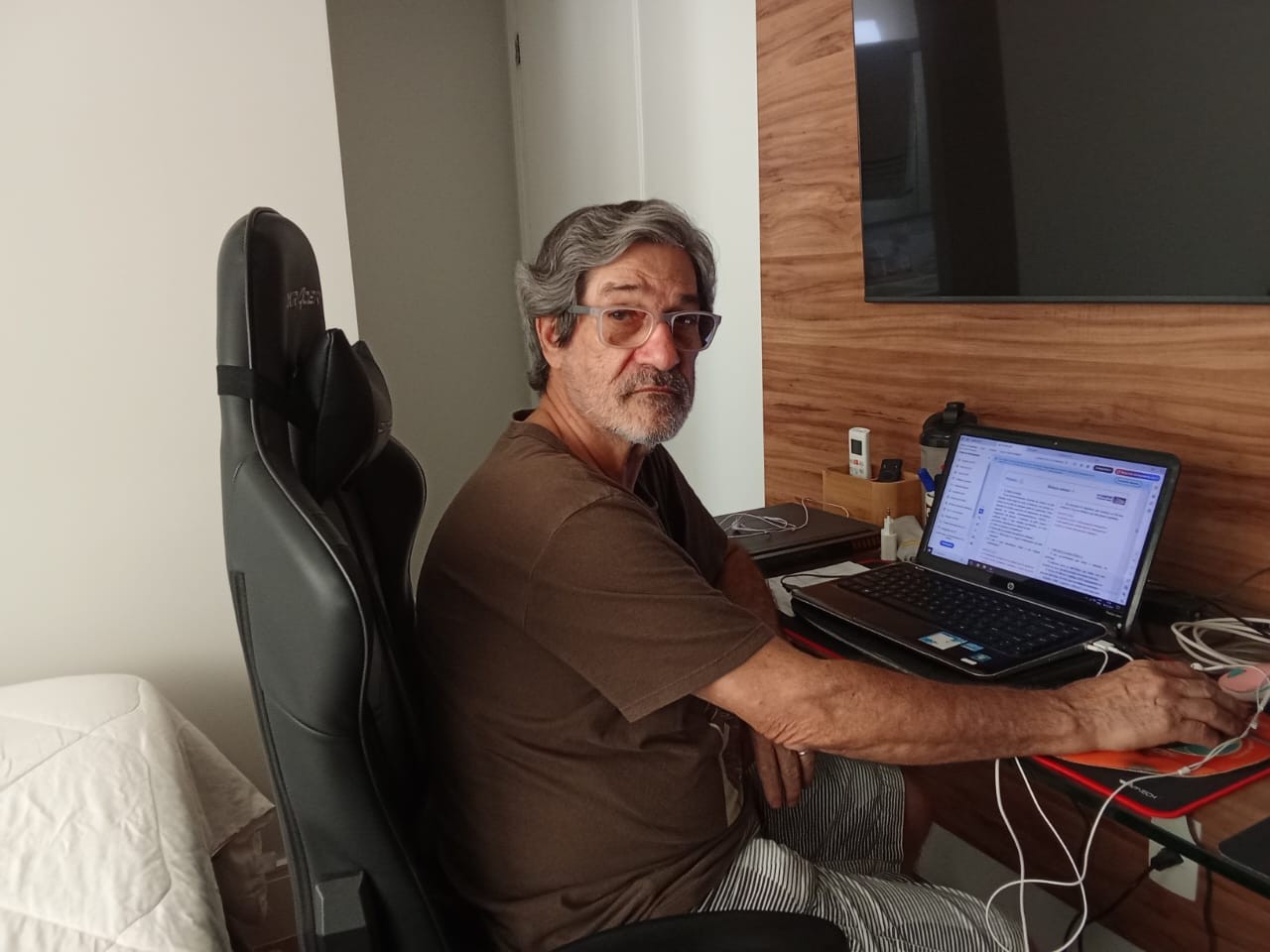 Aposentado de 73 anos retoma sonho de infância, volta a estudar e tenta vestibular de medicina: 'Me sinto como um garoto'