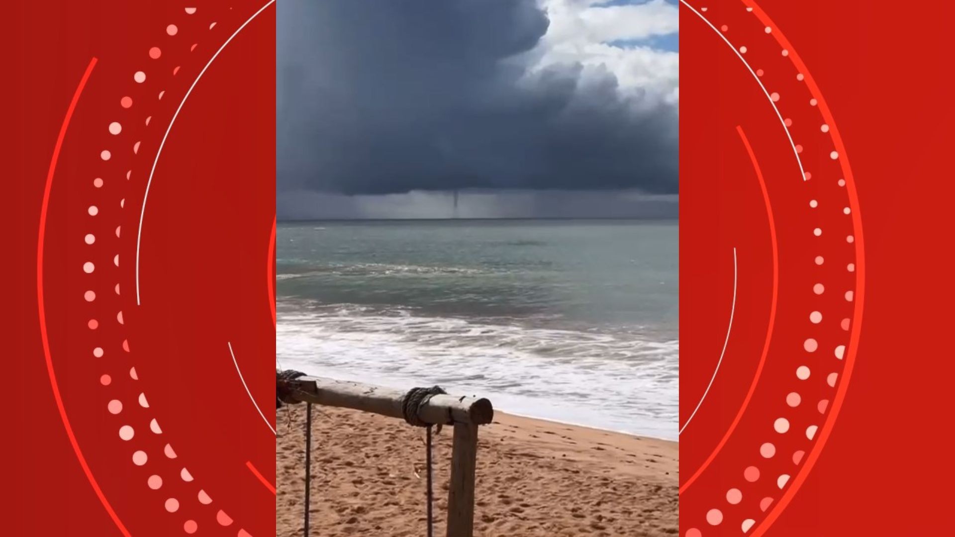 VÍDEO: Tromba d'água é registrada em praia do ES; entenda o fenômeno