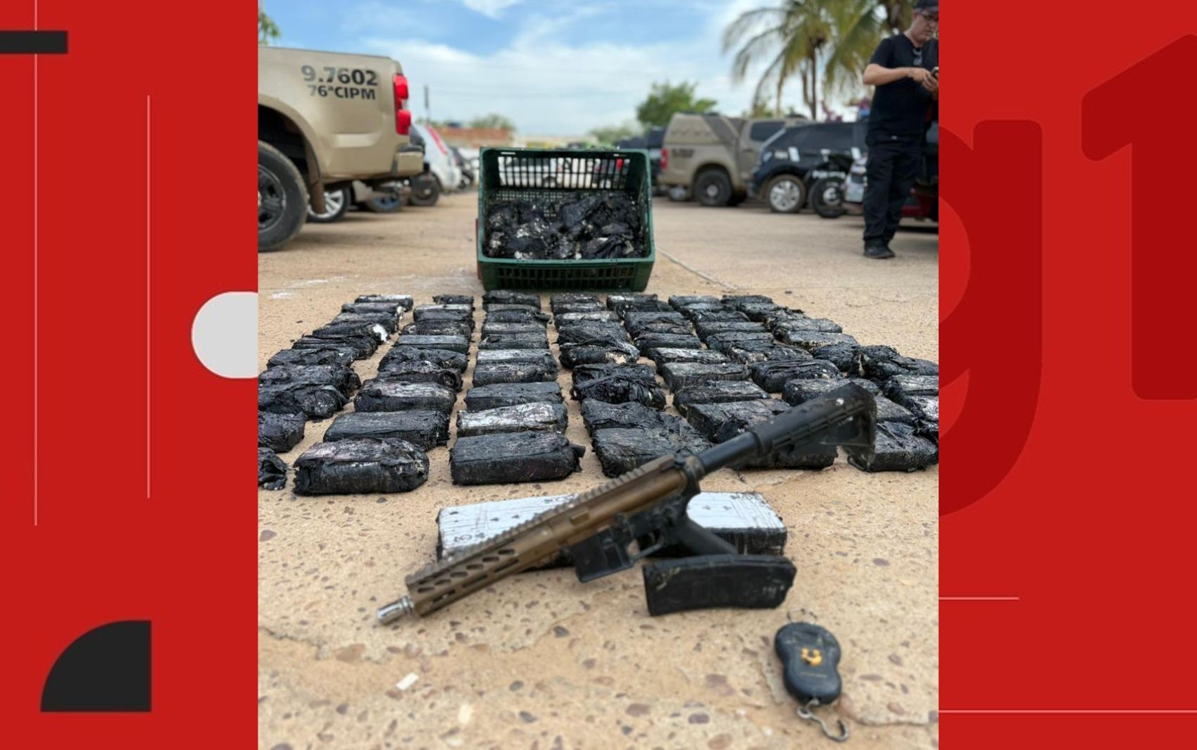 Fuzil e mais de 100 kg de cocaína são apreendidos após casa pegar fogo na Bahia