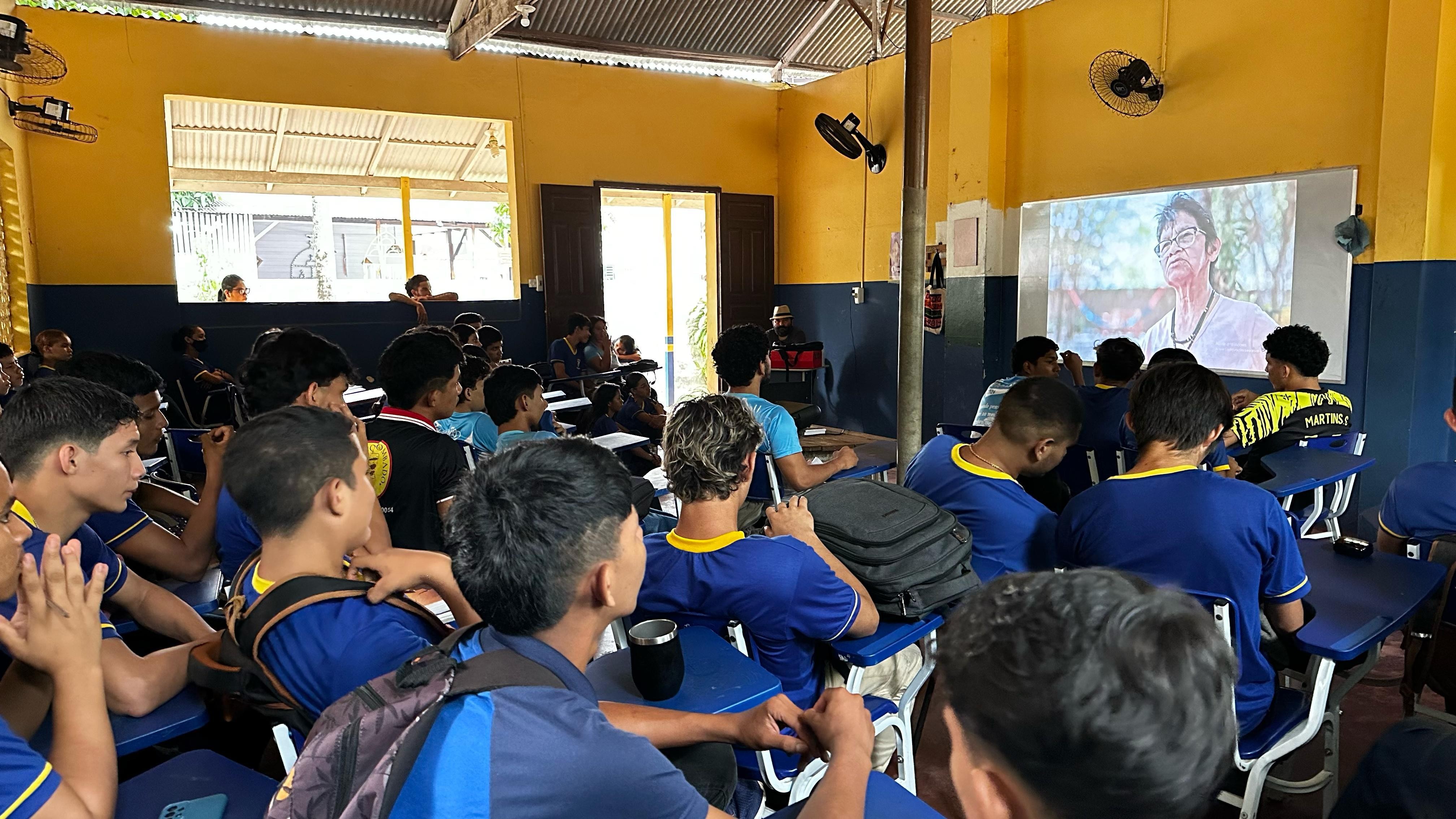 Escolas e comunidades de Santarém recebem apresentações e oficinas do Projeto 'Arte em Movimento'