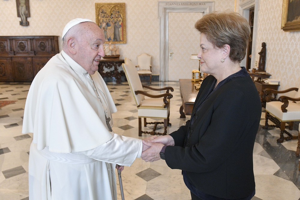 Papa Francisco recebe ex-presidente Dilma Rousseff no Vaticano ...