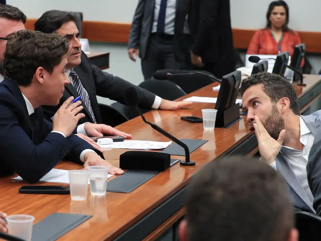 Conselho de Ética abre processo contra André Janones por discussão com Nikolas Ferreira