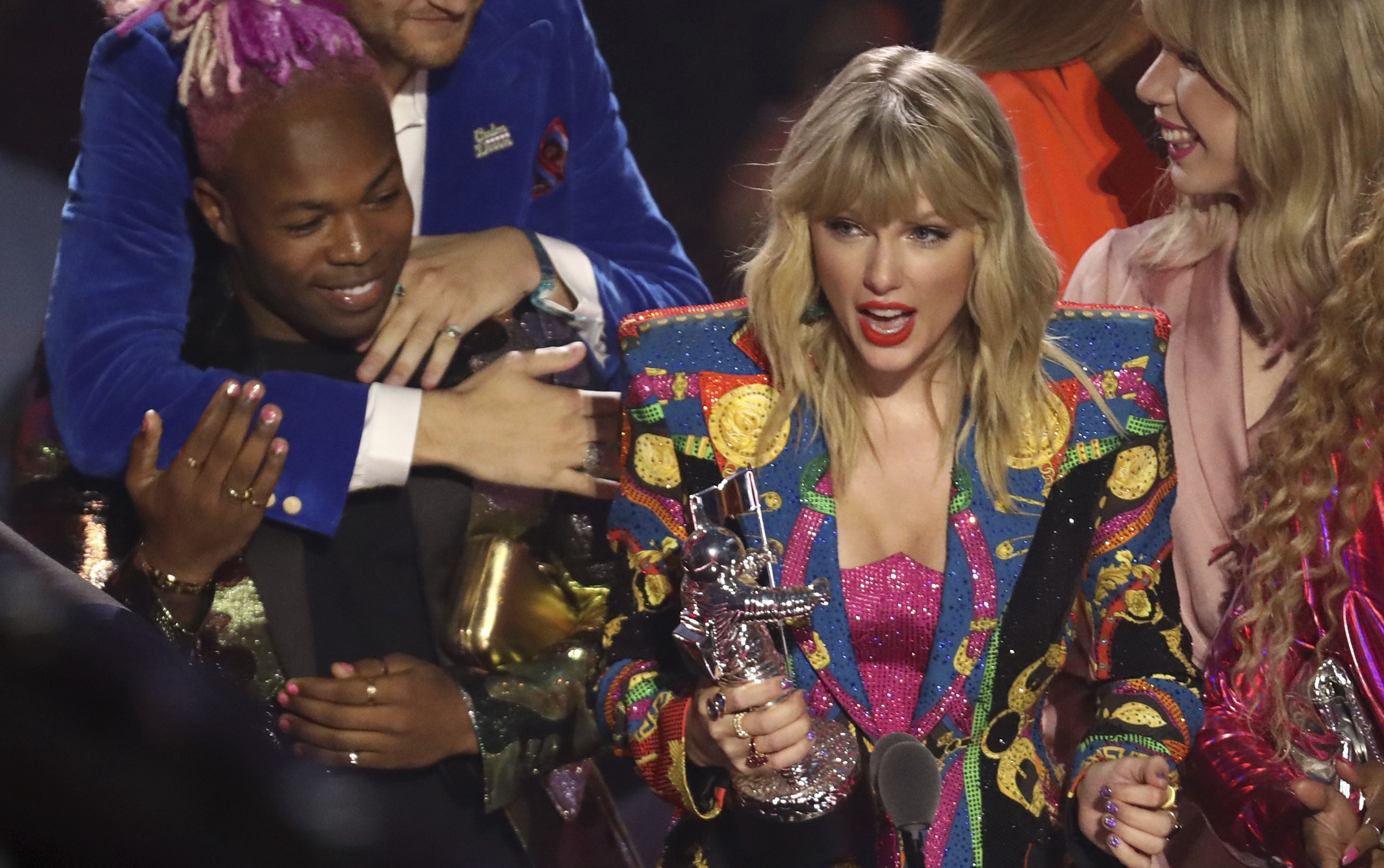 Madonna supera Taylor Swift em indicações para o Video Music Awards da MTV