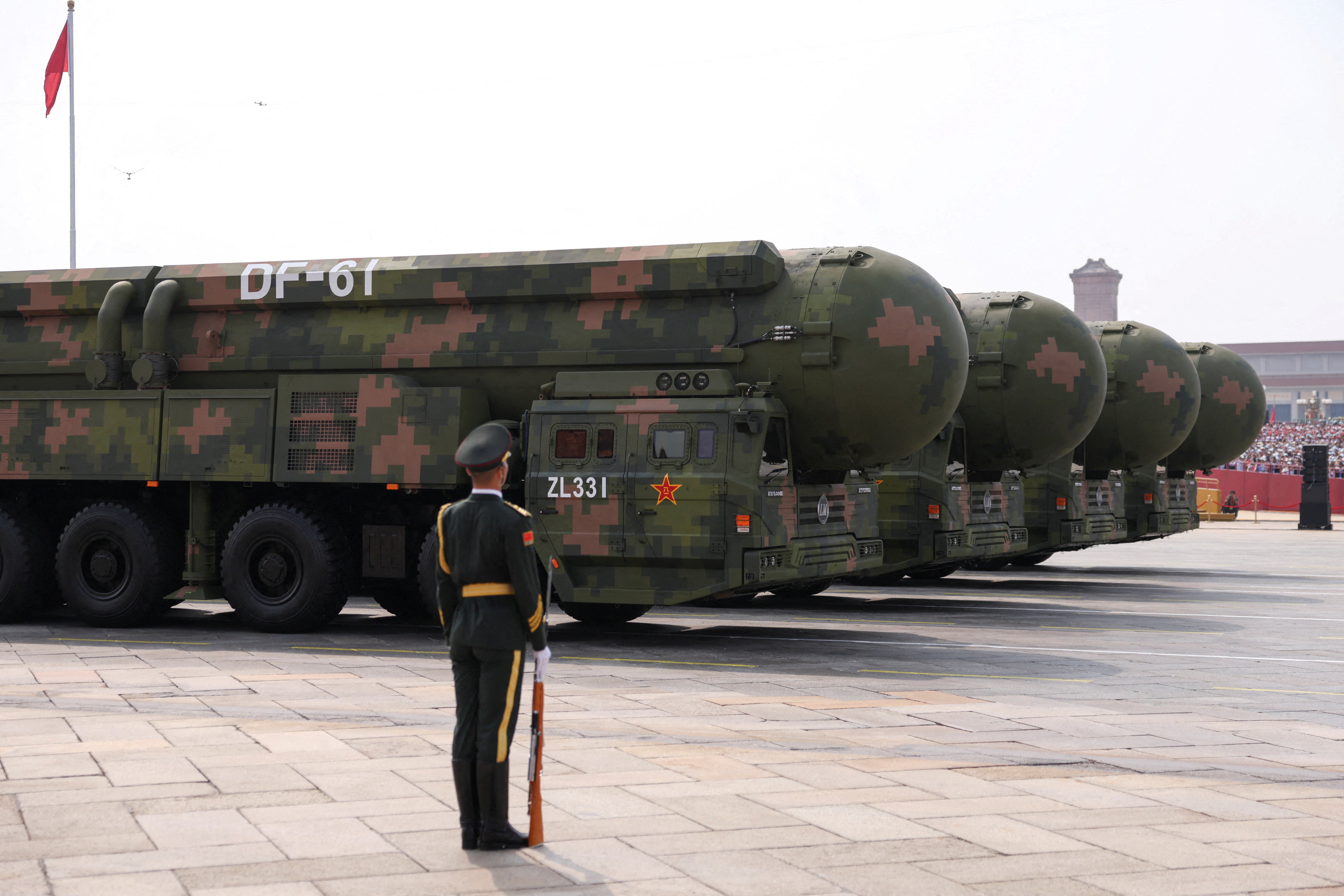 China revela 'nova geração' de mísseis nucleares intercontinentais em desfile militar; VEJA
