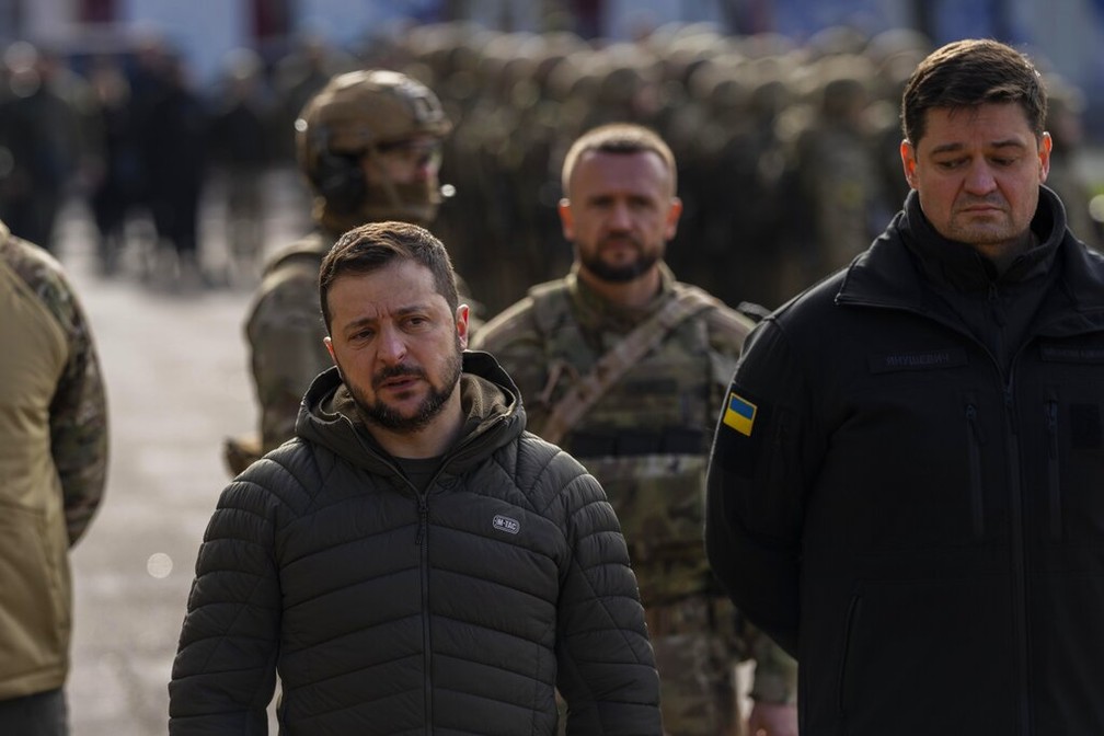 Zelensky durante visita a Kherson em 14 de novembro de 2022. — Foto: Bernat Armangue/AP