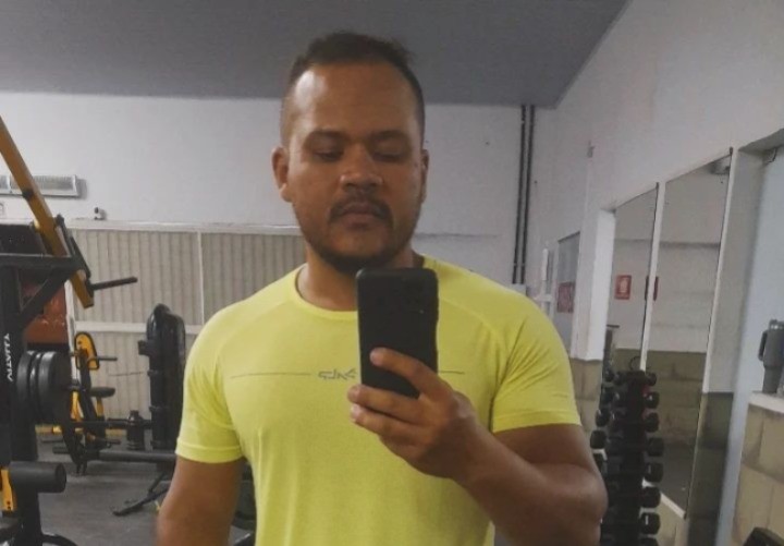 Personal trainer é morto a pauladas e tem o celular roubado na frente de casa