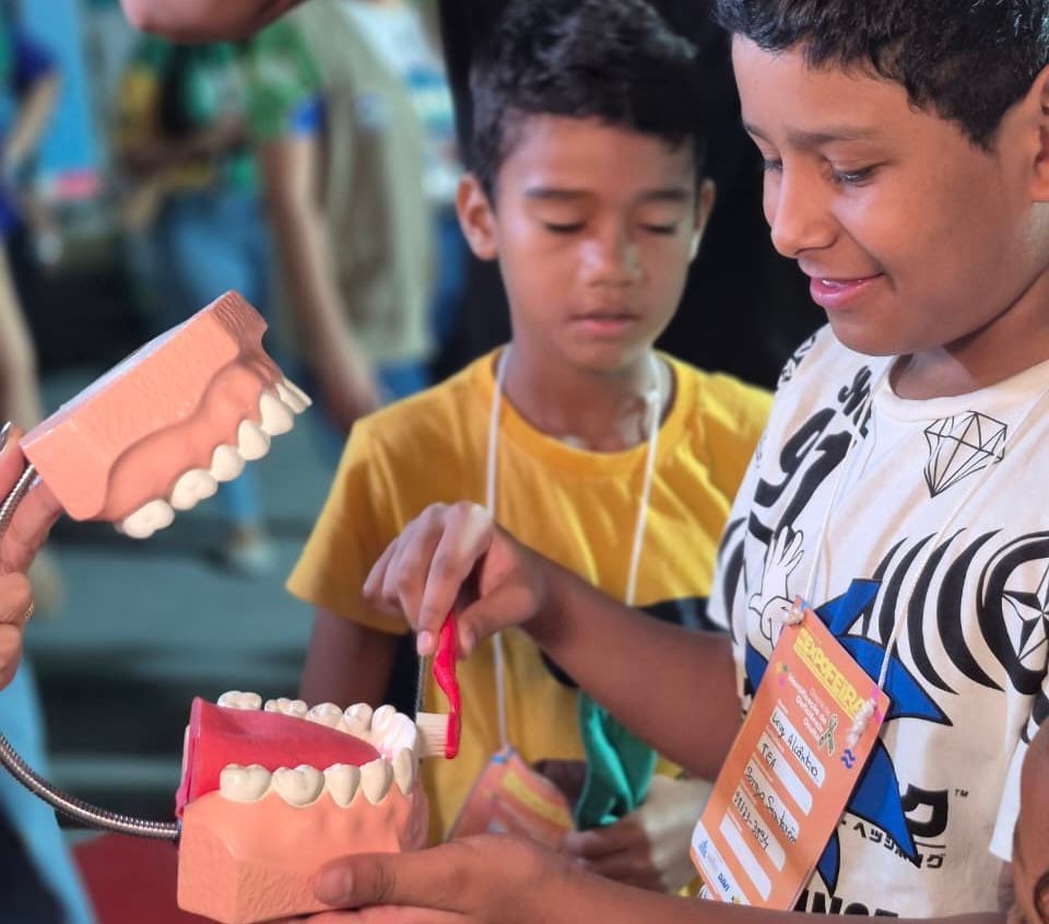 Na Expofeira do AP, oficina ensina crianças a cuidarem da saúde bucal: ‘aprendem brincando'