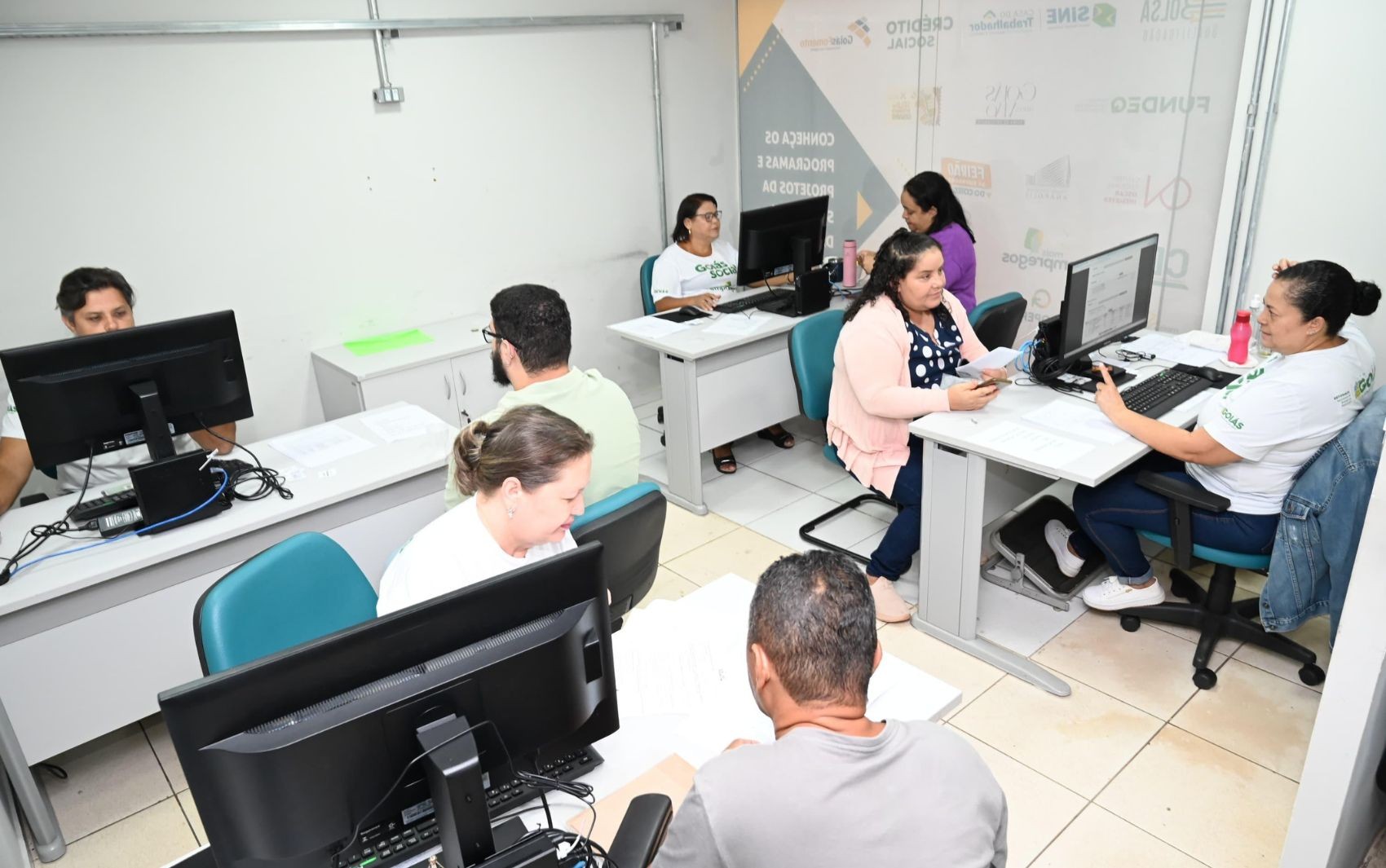 Feirão de Empregos em Goiânia reúne empresas com mais de mil vagas e salários de até R$ 4 mil; veja como participar