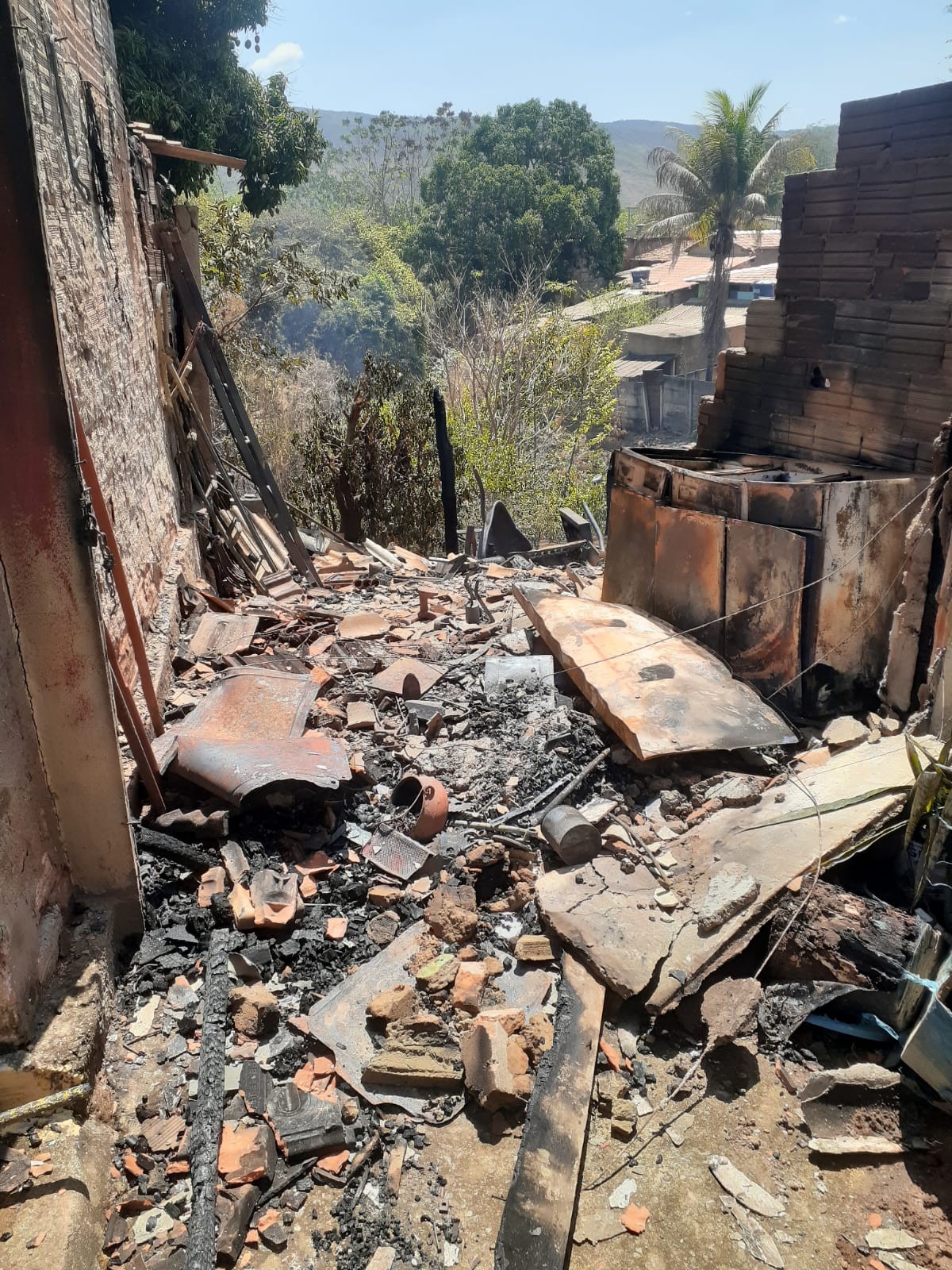 Duas pessoas ficam feridas em combate a incêndio em Buenópolis