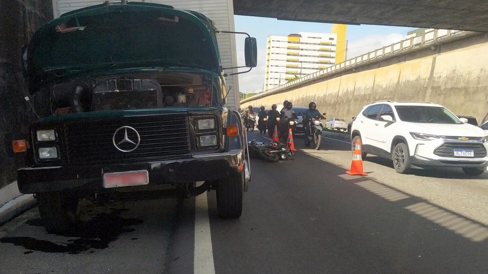 Acidente com morte aconteceu no Km 17 da BR-230 — Foto: Ewerton Correia/TV Cabo Branco