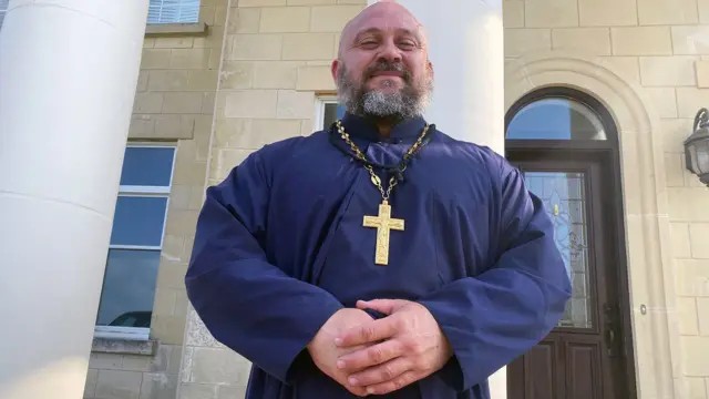Os americanos atraídos para igreja ortodoxa russa que promete desenvolver 'masculinidade'