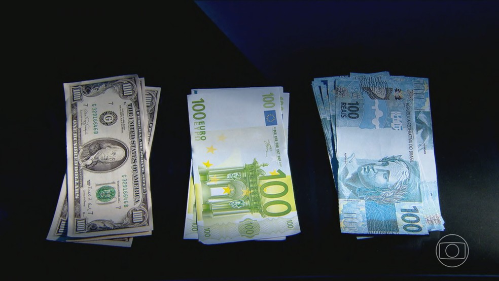 Brasil tem 53 mil servidores p&uacute;blicos que ganham acima do teto do funcionalismo; em 12 meses, essa despesa chegou a R$ 20 bilh&otilde;es &mdash; Foto: Jornal Nacional/ Reprodu&ccedil;&atilde;o